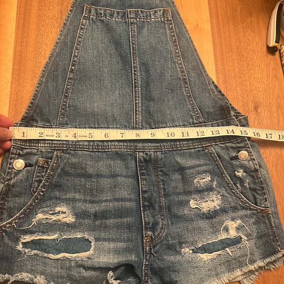 American Eagle Distressed Denim Shorts Overalls Size XS - Picture 3 of 10